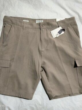 Rockport Men’s Tech Cargo Shorts NWT Size 38 Tan 9” Inseam Stretch